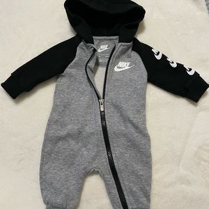 Nike 3 month sweatsuit Baby Boy